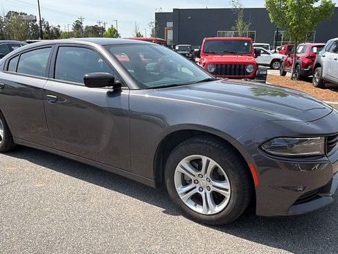 Used 2023 Dodge Charger SXT image 5