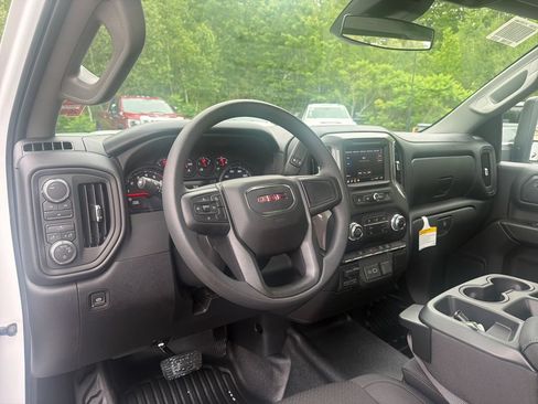New 2026 GMC Sierra 2500 Pro w/ X31 Off-Road Package AWD/4WD image 14
