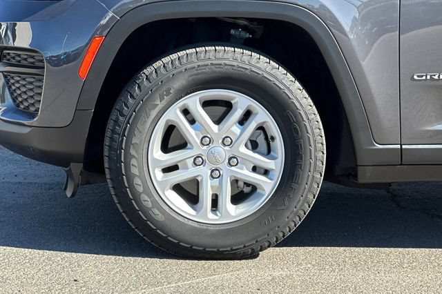 Certified 2023 Jeep Grand Cherokee Laredo RWD image 25