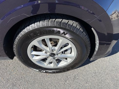 Used 2024 Kia Carnival LX image 15