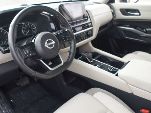 Used 2024 Nissan Pathfinder SL image 5