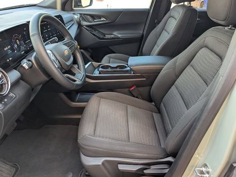 Used 2025 Chevrolet Equinox LT w/ Safety and Technology Package FWD image 8