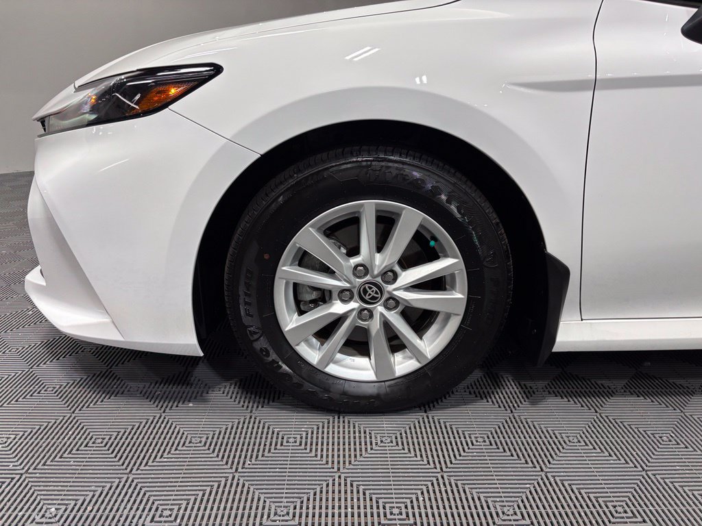 Used 2025 Toyota Camry LE FWD image 9