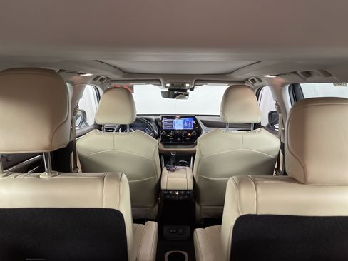 Used 2020 Toyota Highlander Platinum image 18