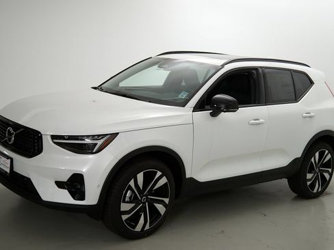 New 2026 Volvo XC40 B5 Ultra w/ Climate Package AWD/4WD image 6
