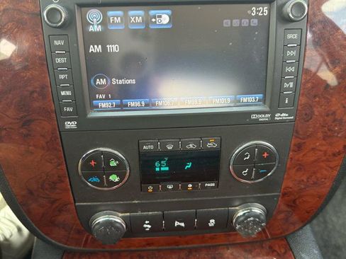 Used 2013 Chevrolet Avalanche LTZ AWD/4WD image 15
