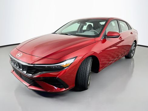 Used 2025 Hyundai Elantra SEL FWD image 3