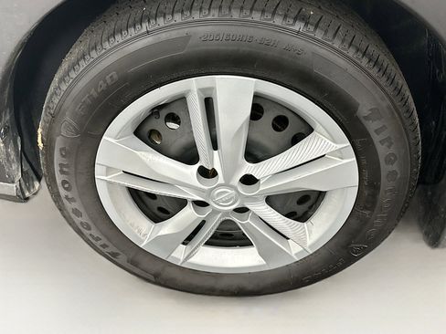 Used 2024 Nissan Kicks S image 11