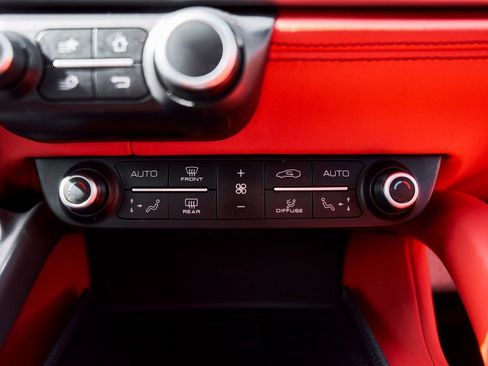 Used 2019 Ferrari GTC4Lusso AWD/4WD image 71