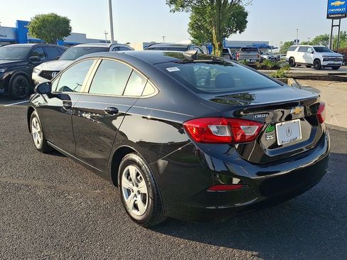 Used 2018 Chevrolet Cruze LS FWD image 4