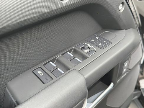 Used 2025 Land Rover Defender 110 S image 22