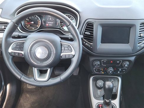 Used 2019 Jeep Compass Latitude image 26