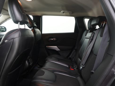 Used 2017 Jeep Cherokee Trailhawk w/ Cold Weather Group AWD/4WD image 17