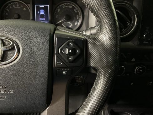 Used 2016 Toyota Tacoma TRD Sport w/ Towing Package image 25