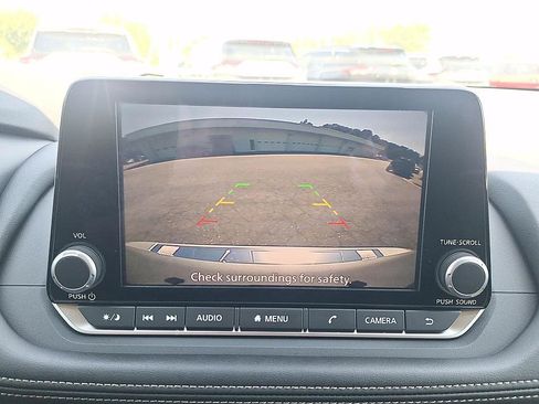 Certified 2025 Nissan Rogue SV FWD image 15