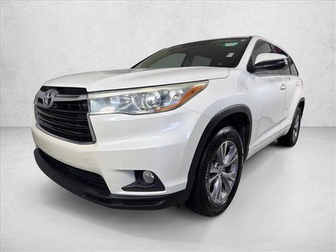 Used 2015 Toyota Highlander Plus FWD image 7