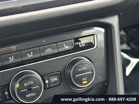 Used 2020 Volkswagen Tiguan SE w/ Panoramic Sunroof Package image 28