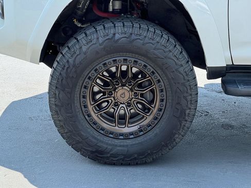 Used 2019 Toyota 4Runner SR5 AWD/4WD image 13