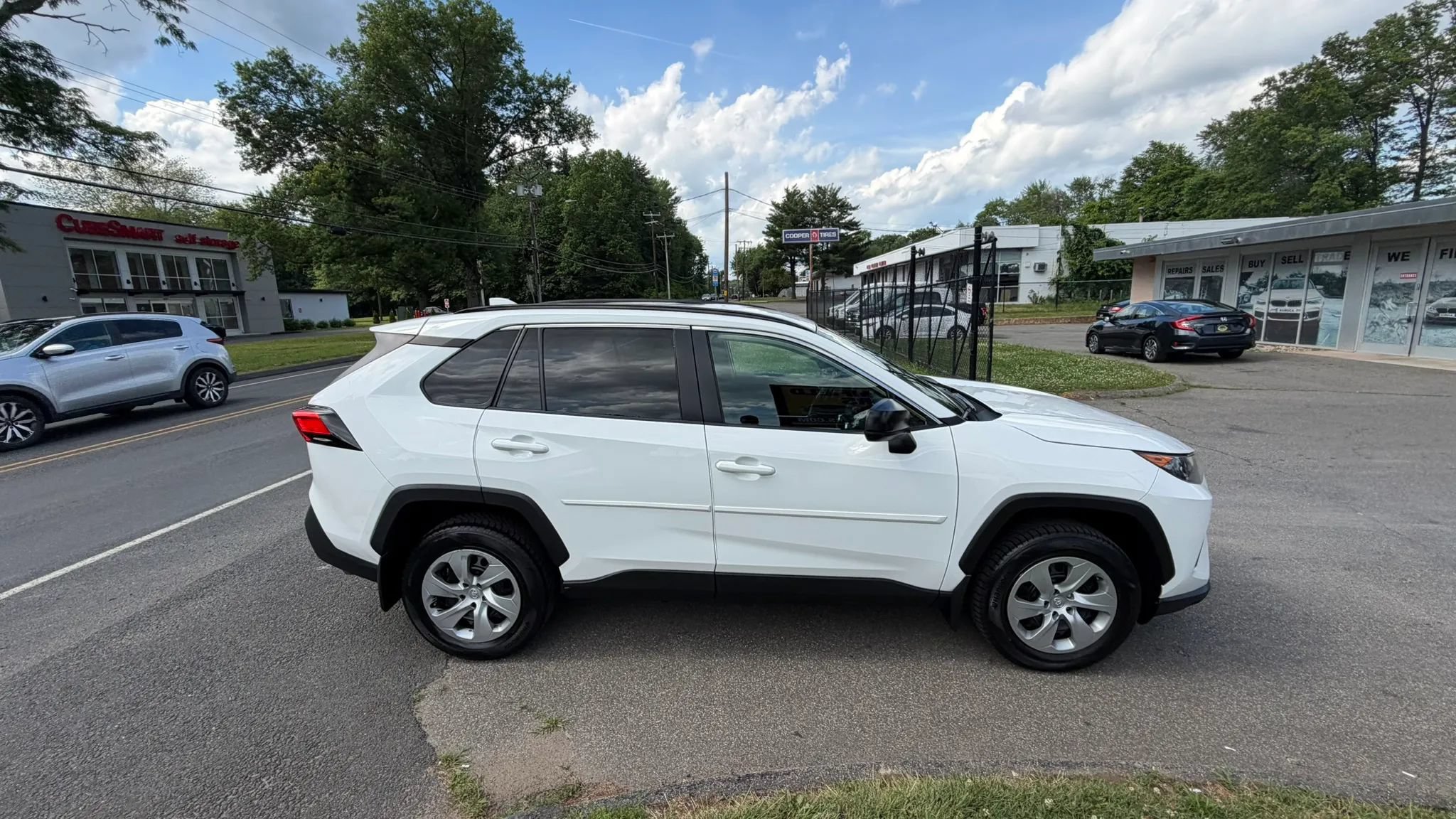 Used 2021 Toyota RAV4 LE AWD/4WD image 6