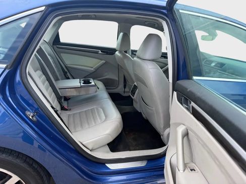 Used 2017 Volkswagen Passat 1.8T SEL Premium FWD image 21