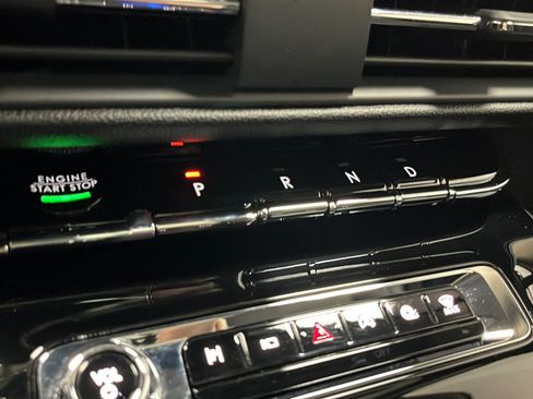 Used 2025 Lincoln Corsair Reserve AWD/4WD image 19