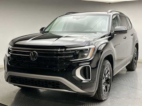 Used 2024 Volkswagen Atlas Peak Edition SE AWD/4WD image 1