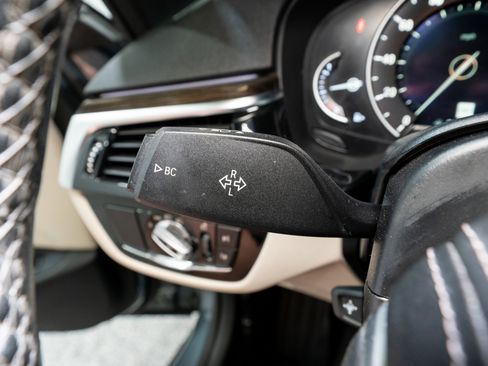 Used 2019 BMW 540i w/ Premium Package image 29