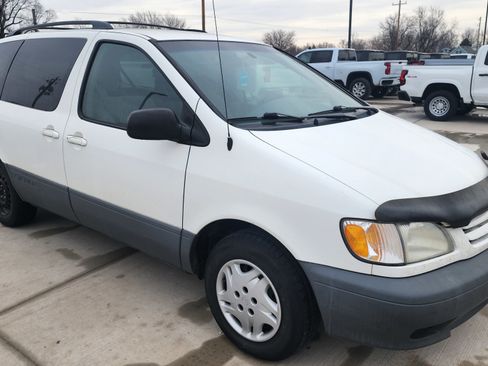 Used 2002 Toyota Sienna LE image 3