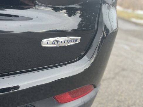 Used 2024 Jeep Compass Latitude image 37