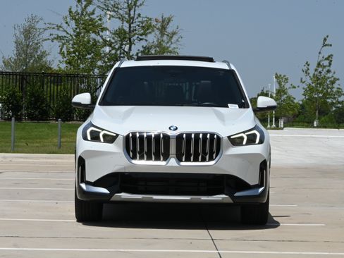 Used 2025 BMW X1 xDrive28i w/ Convenience Package AWD/4WD image 3