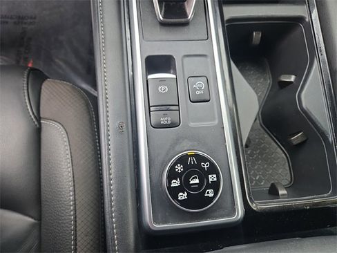 Certified 2025 Nissan Pathfinder SL image 27