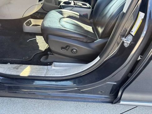 Used 2020 Chrysler Pacifica Touring-L FWD image 19