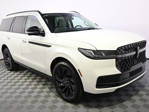 New 2026 Lincoln Navigator Reserve w/ Jet Appearance Package AWD/4WD image 8