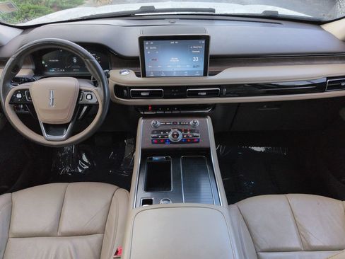 Certified 2020 Lincoln Aviator Reserve w/ Elements Package Plus AWD/4WD image 11