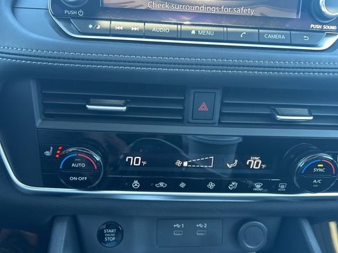 Used 2024 Nissan Rogue SV w/ SV Premium Package image 12