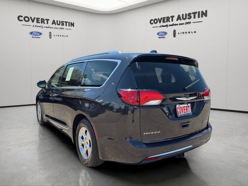 Used 2018 Chrysler Pacifica Limited w/ Advanced Safetytec Group FWD image 3