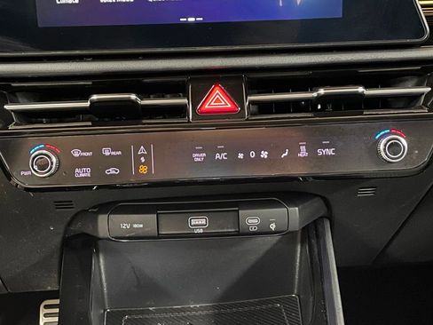 Used 2024 Kia Niro Wave w/ Wave Preserve Package image 34