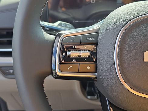 New 2026 Kia Carnival FWD image 30