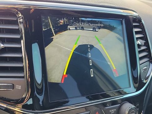 Used 2020 Jeep Grand Cherokee Laredo w/ Laredo X Package image 31