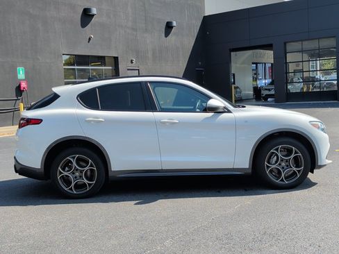 Used 2023 Alfa Romeo Stelvio Ti AWD/4WD image 4