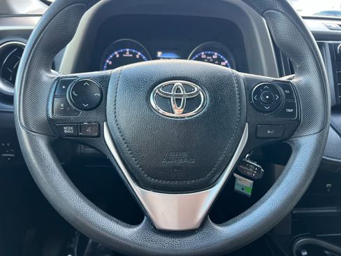 Used 2018 Toyota RAV4 LE image 22