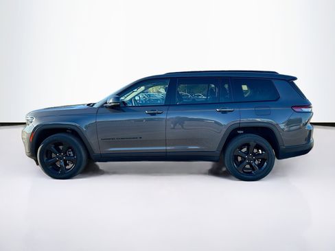 Used 2023 Jeep Grand Cherokee L Limited w/ Black Appearance Package image 4