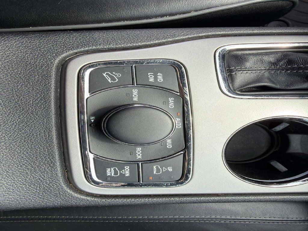 Used 2020 Jeep Grand Cherokee Overland AWD/4WD image 32