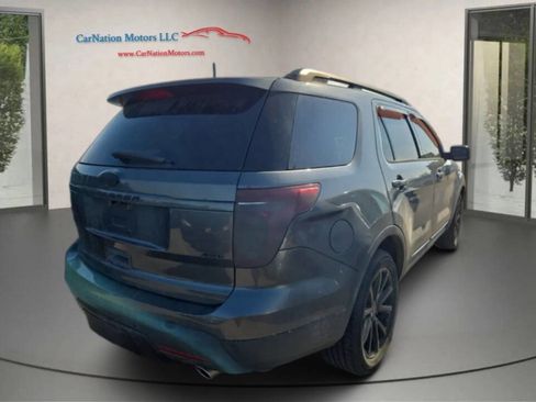 Used 2015 Ford Explorer XLT w/ Equipment Group 202B image 4