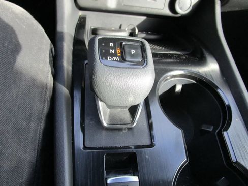Used 2022 Nissan Rogue SV AWD/4WD image 18
