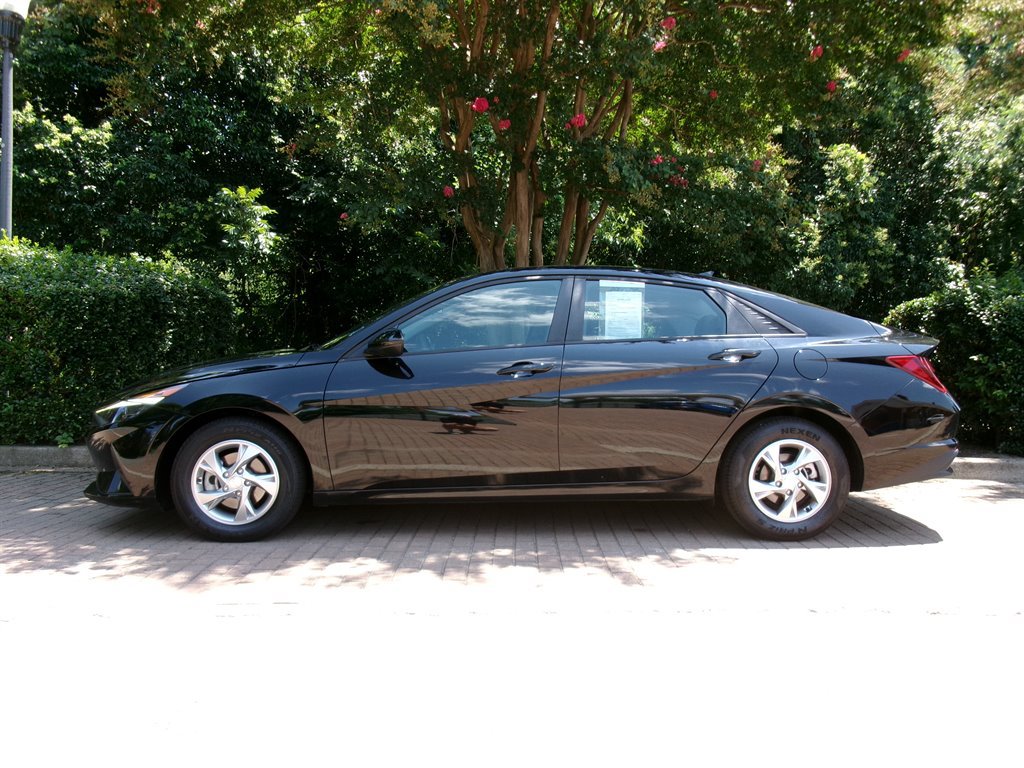 Used 2023 Hyundai Elantra SE FWD image 4