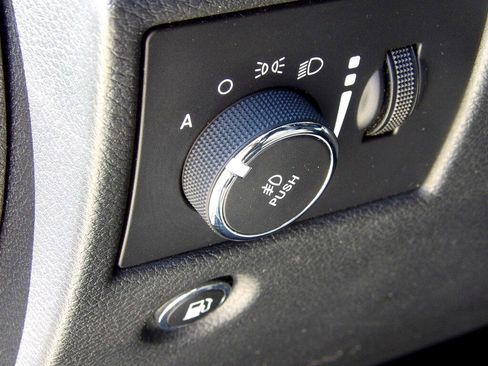 Used 2019 Jeep Grand Cherokee Altitude image 13