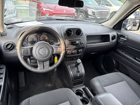 Used 2014 Jeep Patriot Latitude w/ Sun/Sound Group AWD/4WD image 10
