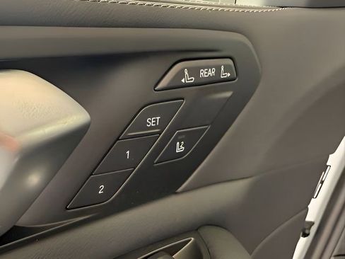 Used 2026 BMW X7 xDrive40i w/ M Sport Package image 16