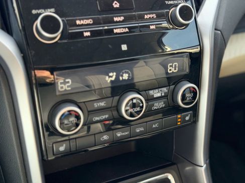 Used 2019 Subaru Ascent Premium AWD/4WD image 18